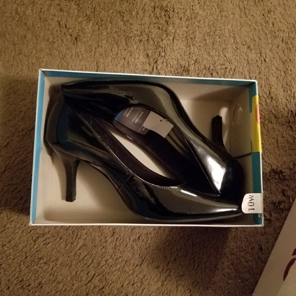 Shoes - Picture 1 of 4